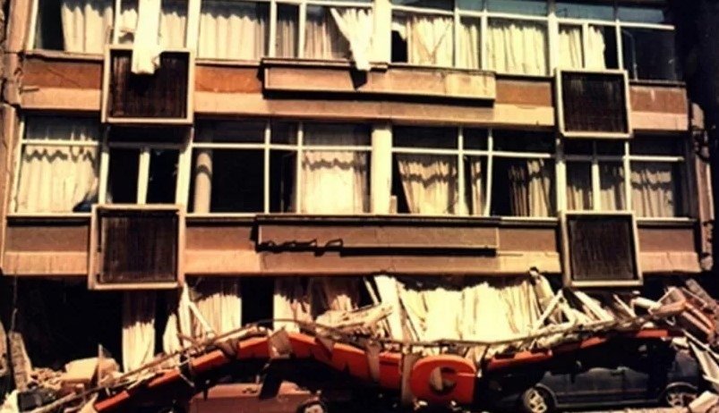 Fotoğraflarla asrın felaketi 17 Ağustos 1999 depremi