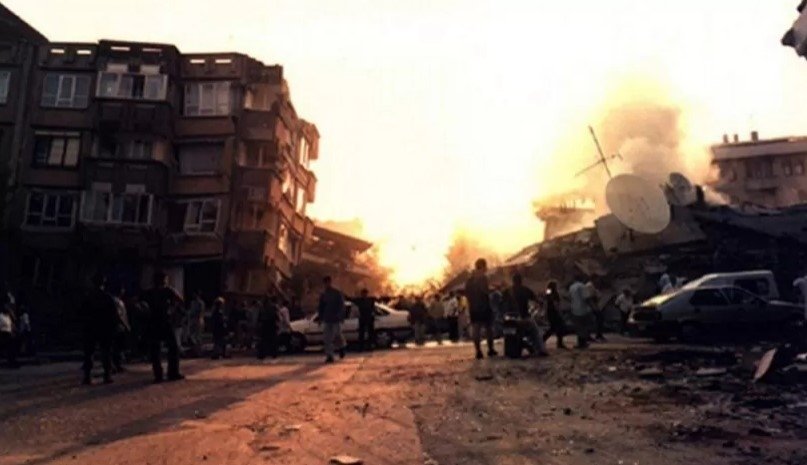 Fotoğraflarla asrın felaketi 17 Ağustos 1999 depremi