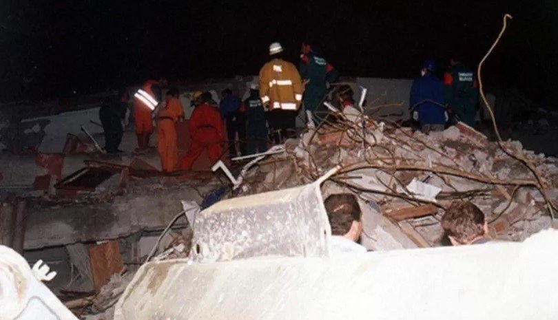 Fotoğraflarla asrın felaketi 17 Ağustos 1999 depremi