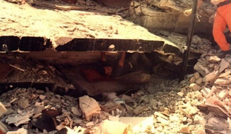 Fotoğraflarla asrın felaketi 17 Ağustos 1999 depremi