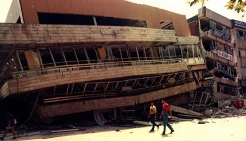 Fotoğraflarla asrın felaketi 17 Ağustos 1999 depremi