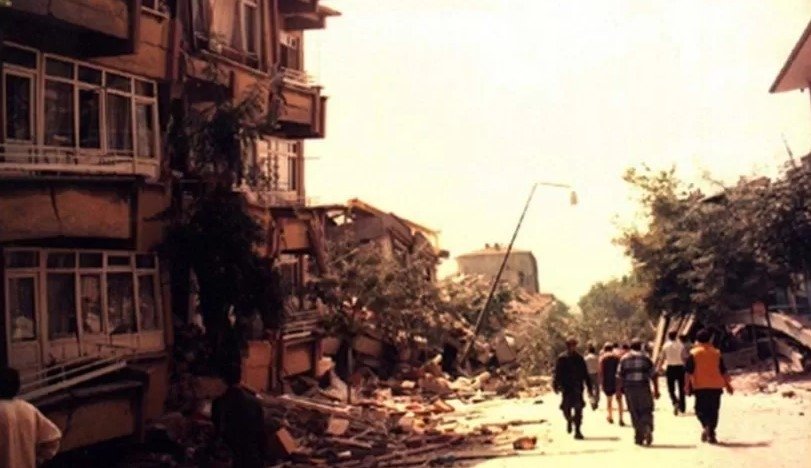 Fotoğraflarla asrın felaketi 17 Ağustos 1999 depremi