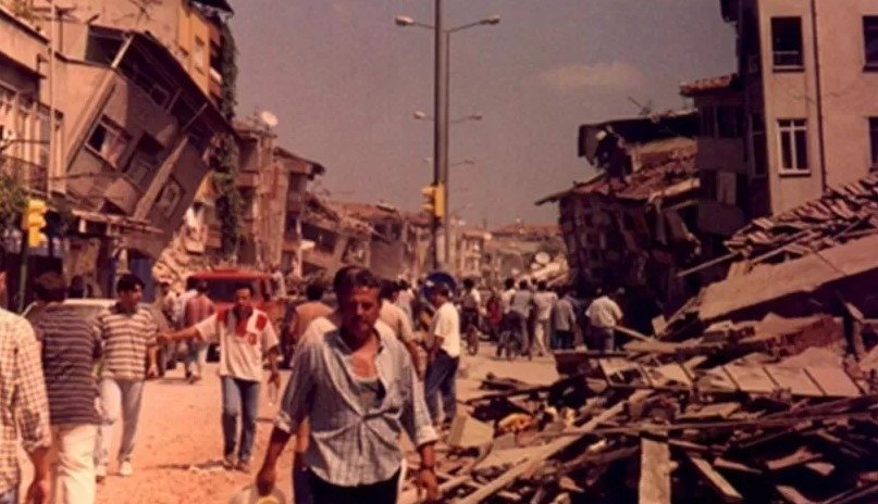 Fotoğraflarla asrın felaketi 17 Ağustos 1999 depremi