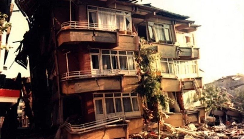 Fotoğraflarla asrın felaketi 17 Ağustos 1999 depremi