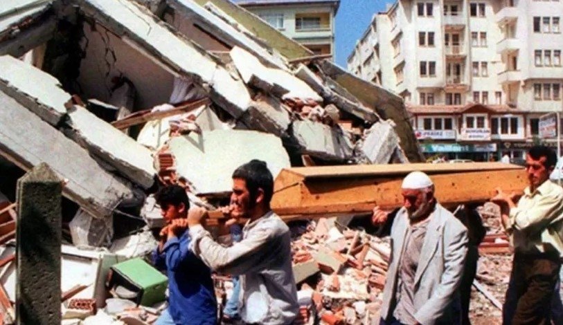 Fotoğraflarla asrın felaketi 17 Ağustos 1999 depremi