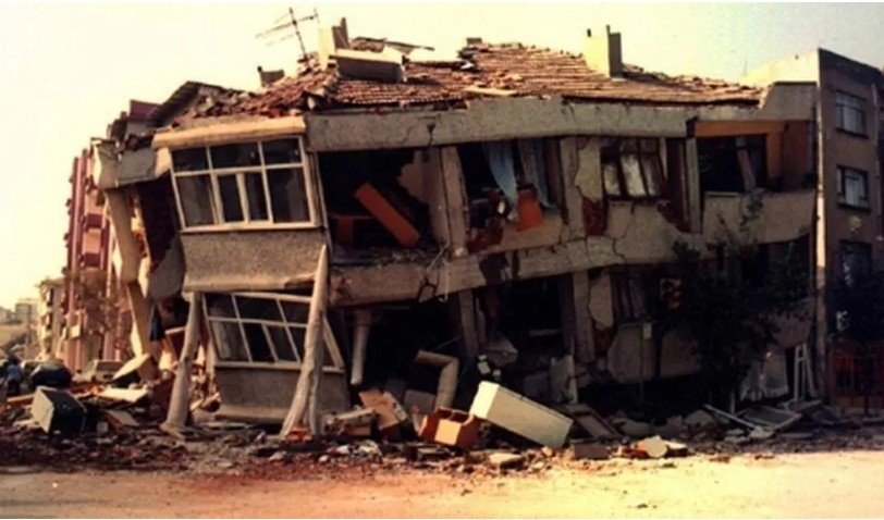 Fotoğraflarla asrın felaketi 17 Ağustos 1999 depremi