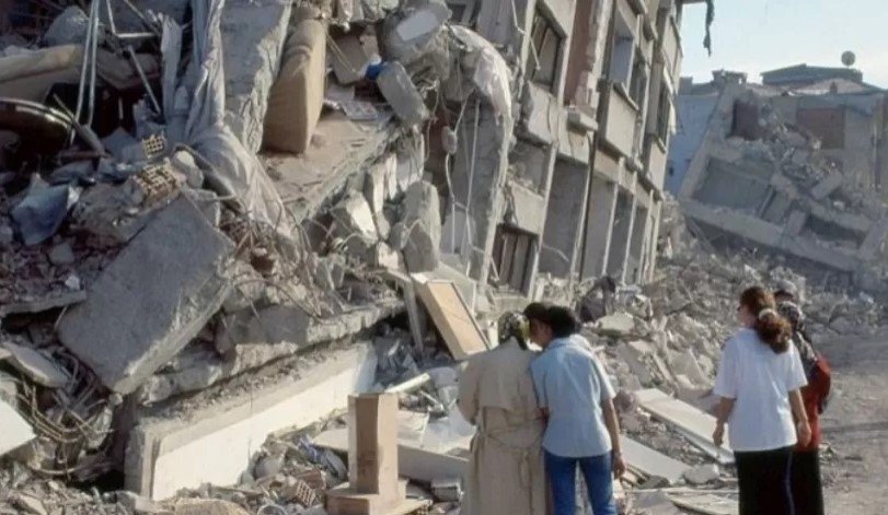 Fotoğraflarla asrın felaketi 17 Ağustos 1999 depremi
