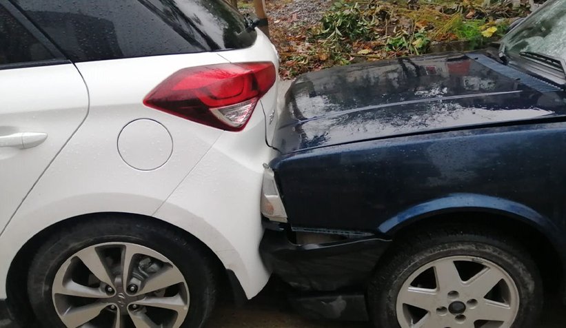 Freni boşalan kamyon, 6 aracı biçti