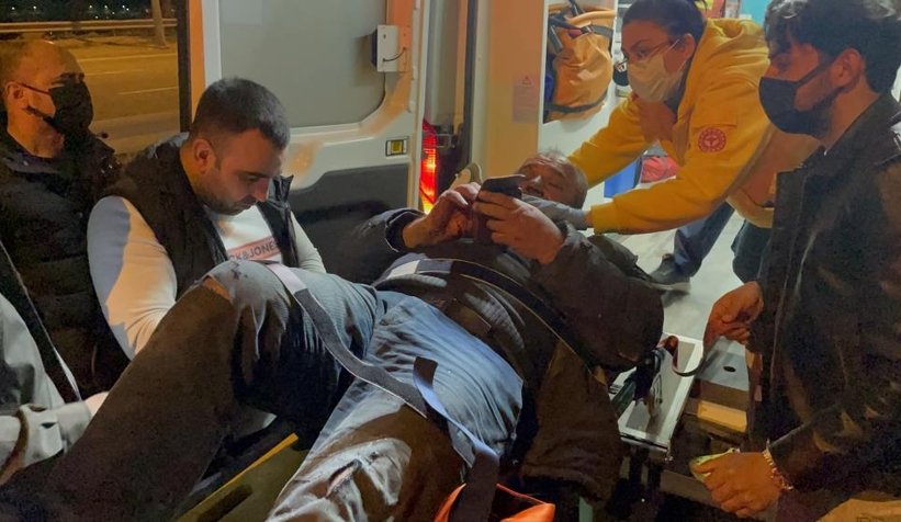  Freni boşalan kamyon istinat duvarına çarptı: 2 yaralı