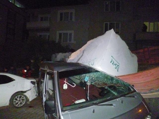 Freni boşalan tır dehşet saçtı