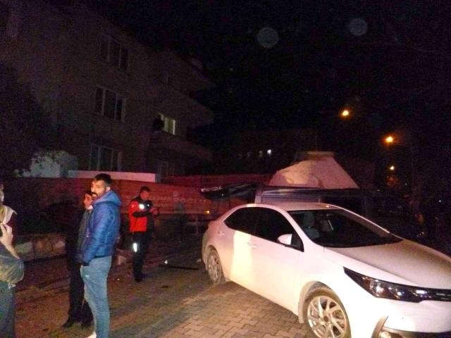 Freni boşalan tır dehşet saçtı