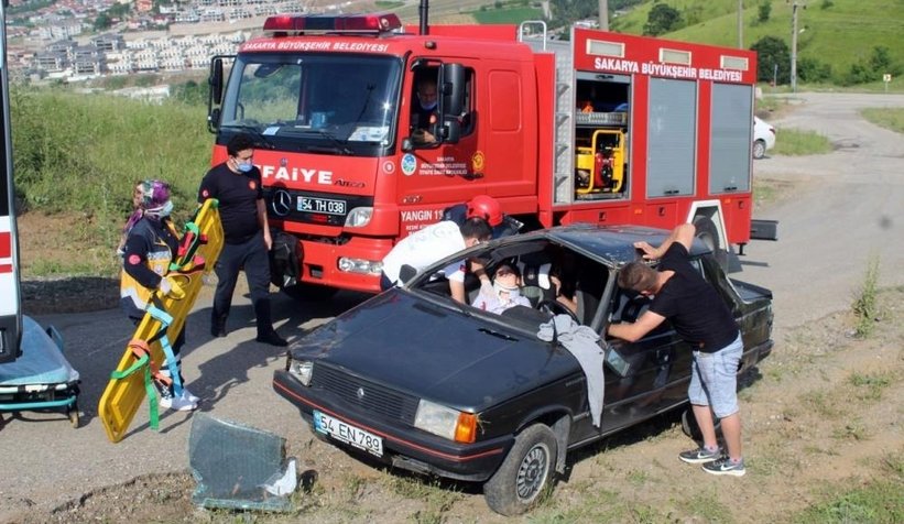 Freni tutmadı takla attı