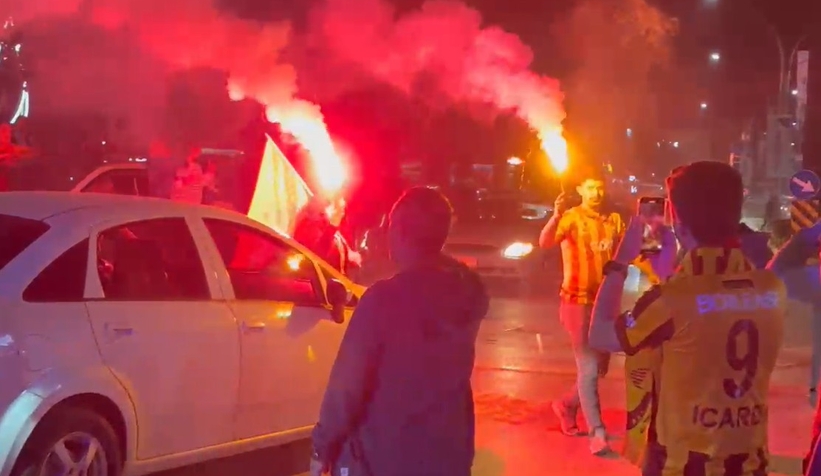 galatasaray-taraftarlari-sakarya-da-siyonlugu-kutladiwxrvtxvfnk