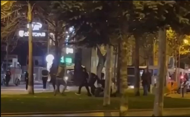 Gar Meydanı'nda kavga; Bir kişi bıçaklandı