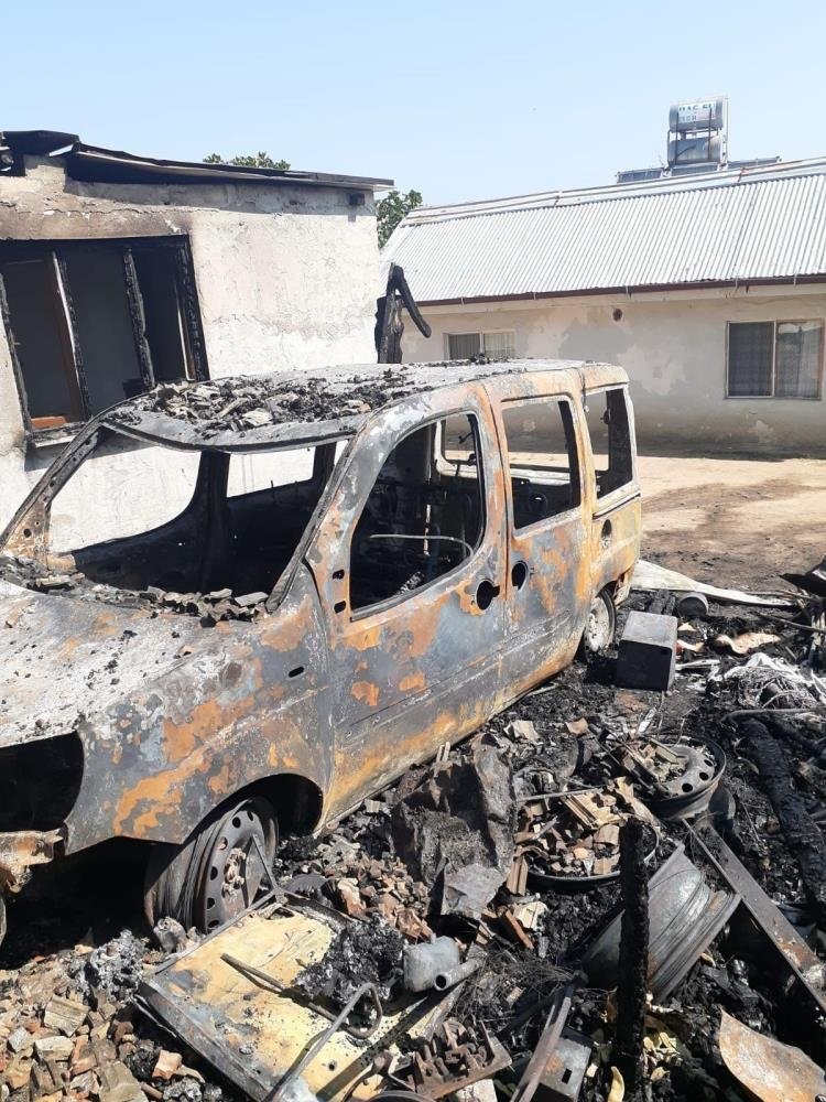 Garajda çıkan yangında her şeyi yandı