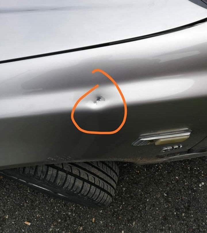 Garajı delen yorgun mermi araca isabet etti