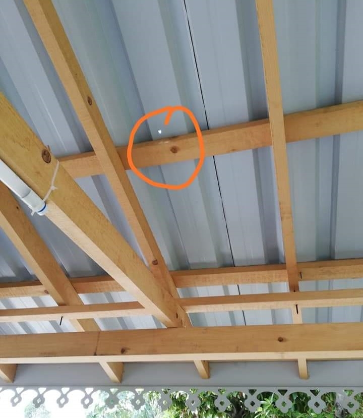 Garajı delen yorgun mermi araca isabet etti