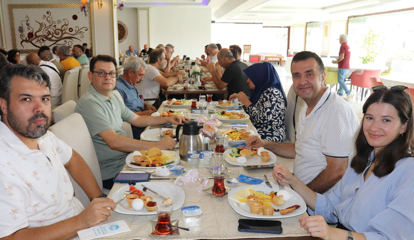 Gazeteciler kahvaltıda buluştu