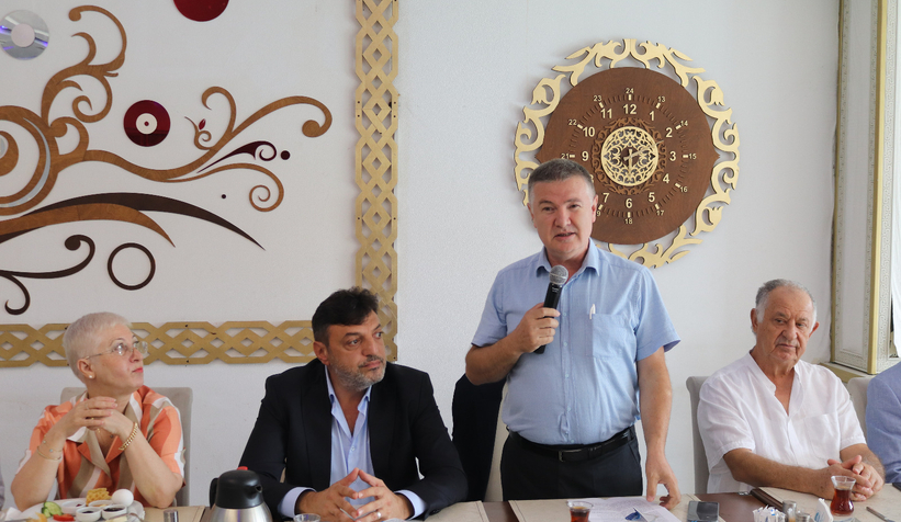 Gazeteciler kahvaltıda buluştu