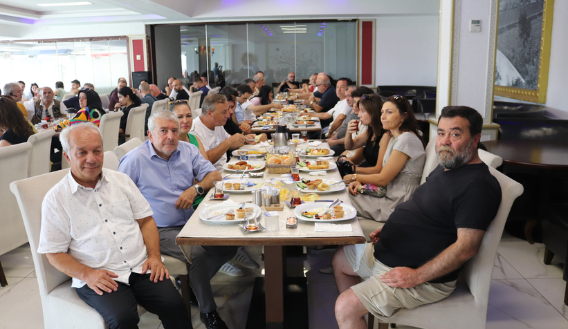 Gazeteciler kahvaltıda buluştu