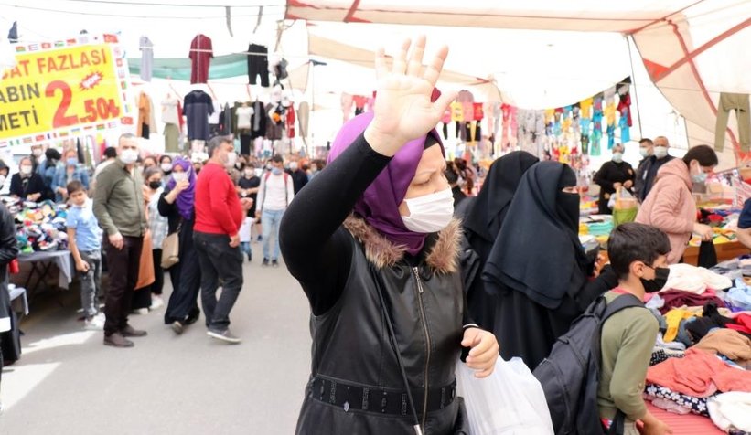 Gazetecilere hakaret yağdırdı