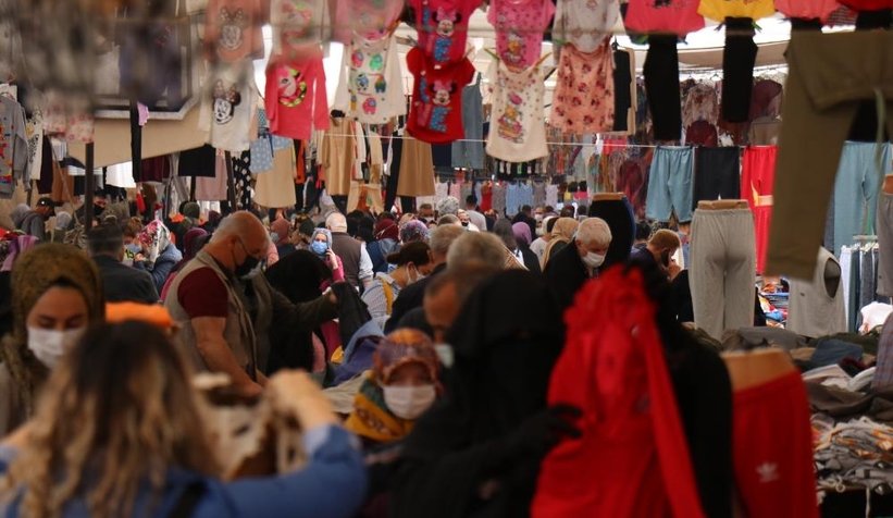 Gazetecilere hakaret yağdırdı