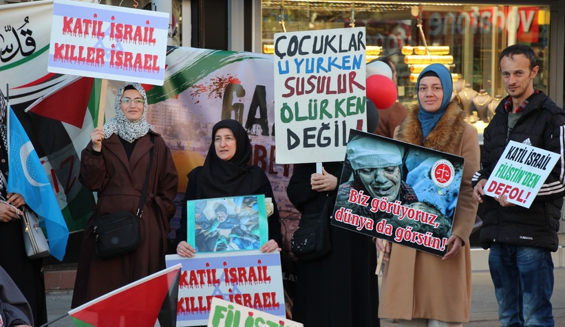 gazze-icin-akyazida-sessiz-eylem-nobeti-suruyora0y4ujdmwf