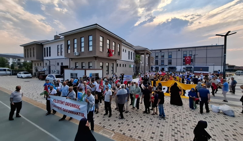 Gazze ve Doğu Türkistan için tek Yürek: Akyazı’da vicdan yürüyüşü