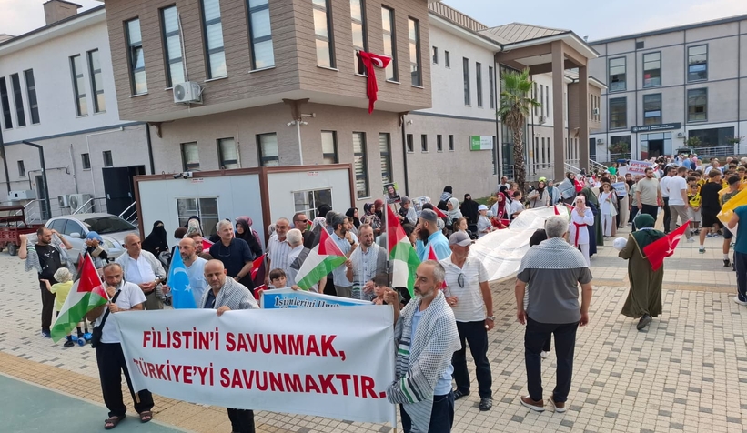 Gazze ve Doğu Türkistan için tek Yürek: Akyazı’da vicdan yürüyüşü