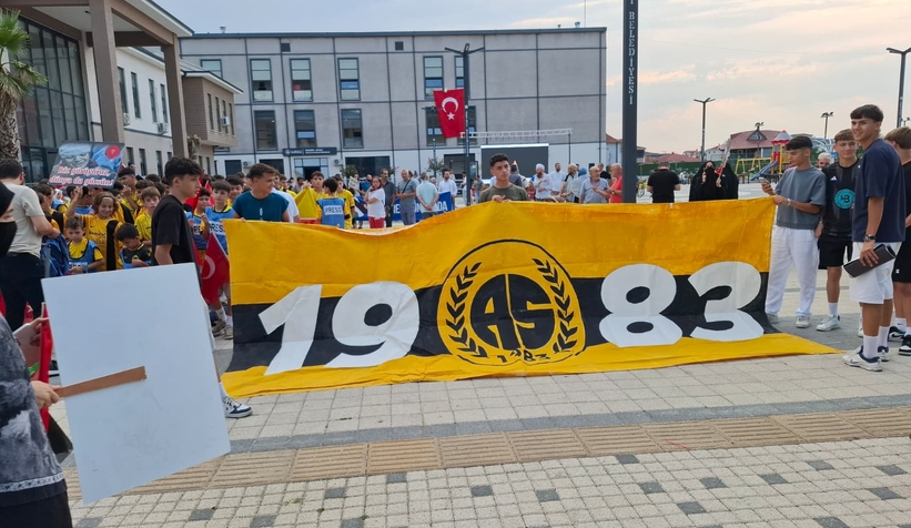 Gazze ve Doğu Türkistan için tek Yürek: Akyazı’da vicdan yürüyüşü