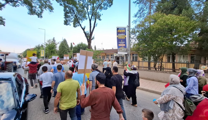 Gazze ve Doğu Türkistan için tek Yürek: Akyazı’da vicdan yürüyüşü