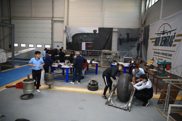 Geleceğin uçak mühendisleri Sakarya'da yetişiyor