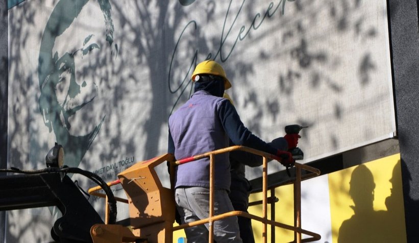 Gelecek Partisi'nin tabelası söküldü