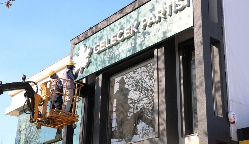 Gelecek Partisi'nin tabelası söküldü