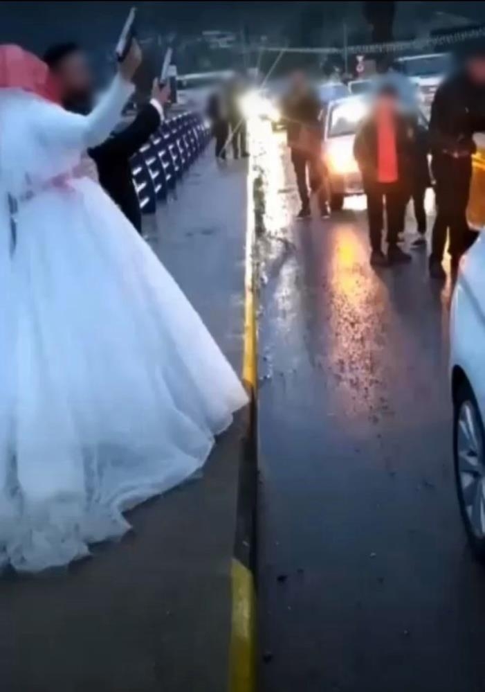 gelin-ve-damat-havaya-ates-acti-tepki-yagditfrvl3nnuz