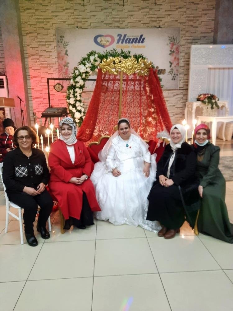 Gelinlik hayali gerçek oldu