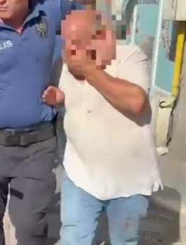 Genç kıza laf attı, linç ediliyordu