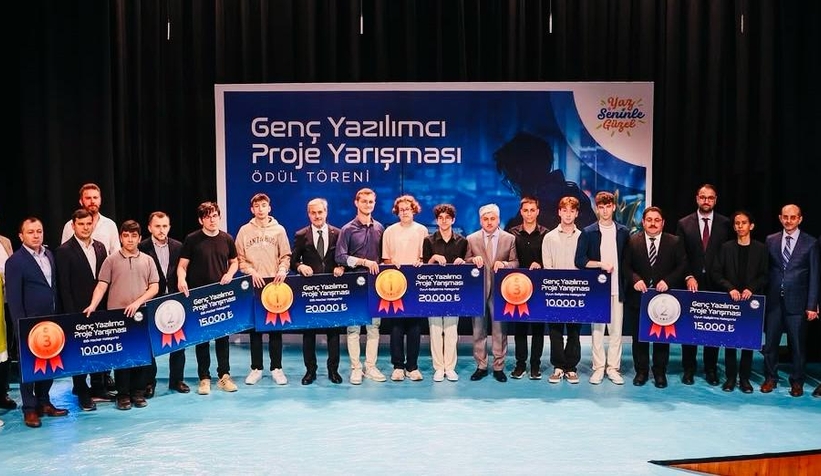 genc-yazilimcilar-odullerini-aldicnl3uetpwk