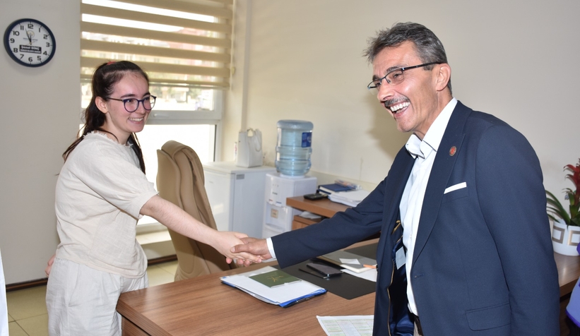 gencler-universite-tercihlerini-erenler-belediyesi-nde-yaptivdjvvw9su3