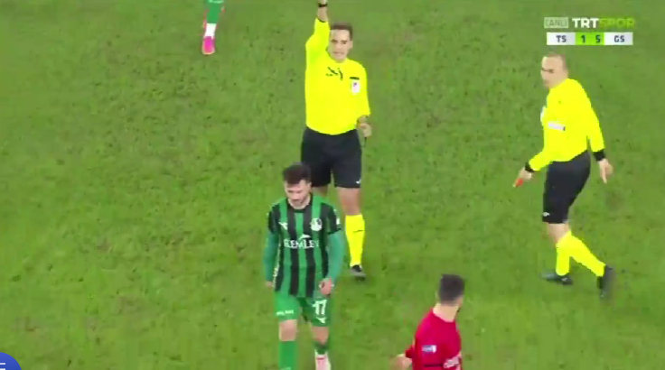 genclerbirligi-sakaryaspor-macinda-tartisma-yaratan-kirmizi-karttg1ldk45se
