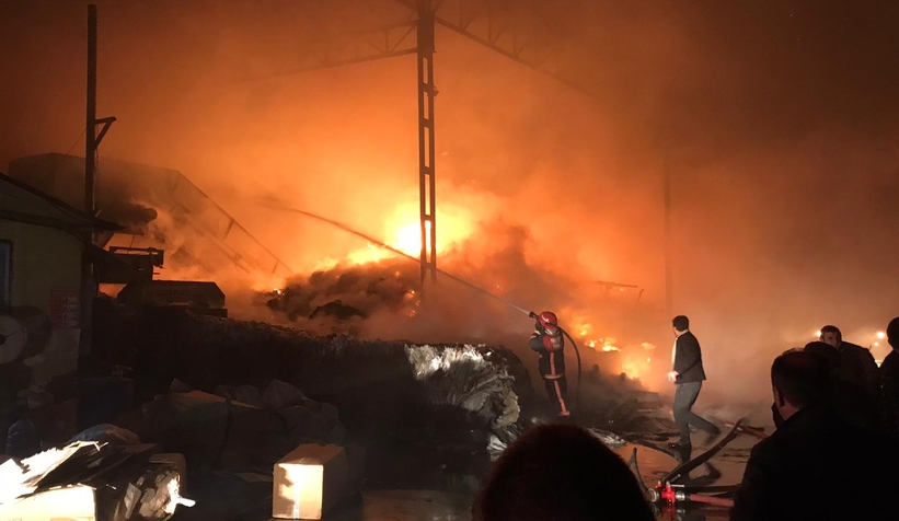 Geri dönüşüm tesisinde yangın