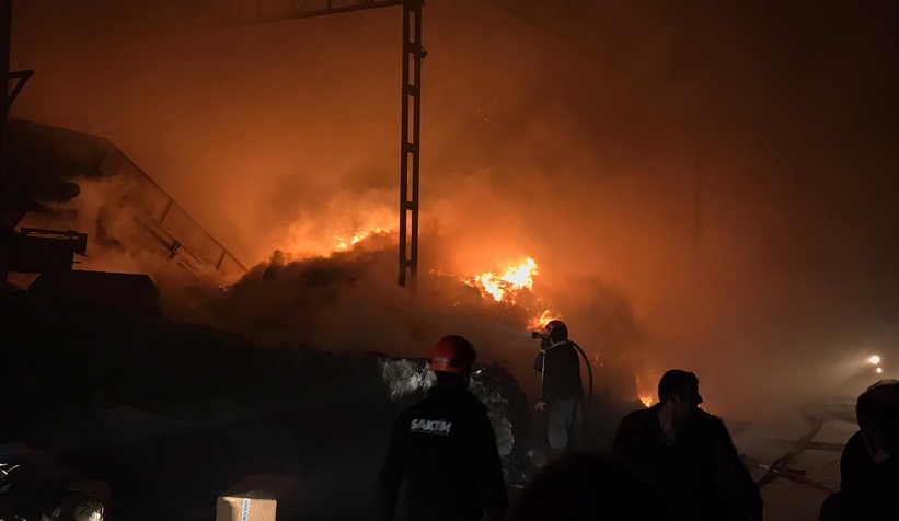 Geri dönüşüm tesisinde yangın