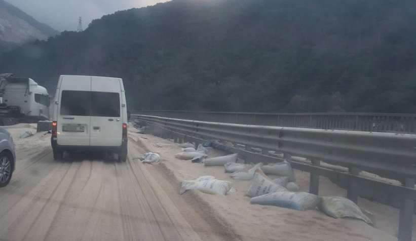 geyve-bogazinda-karayolu-yemle-kaplanditllwb2rqy1