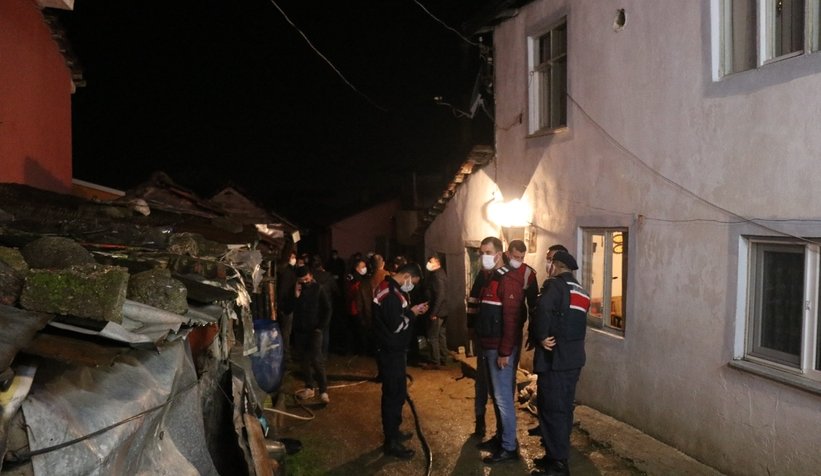 geyve-de-bir-evde-cikan-yanginda-kari-koca-yasamini-yitirditxb0smtcdm