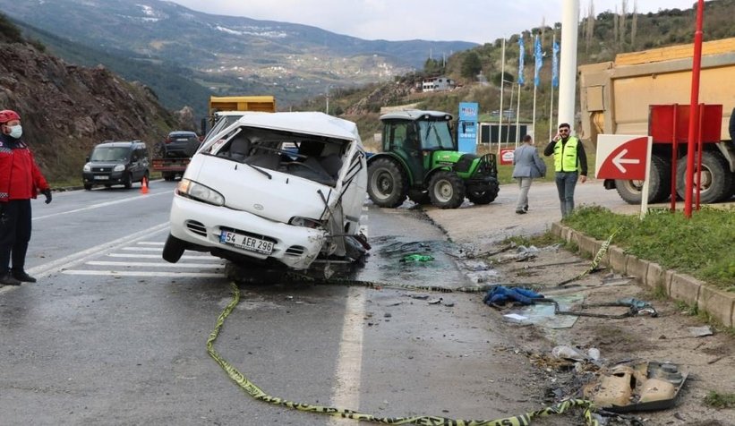 geyve-de-buyuk-kaza-cok-sayida-yarali-varevdptmryk3
