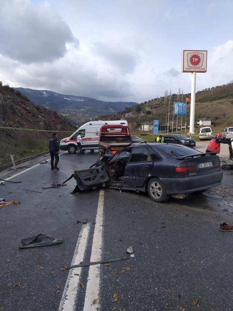 geyve-de-buyuk-kaza-cok-sayida-yarali-varevdptmryk3