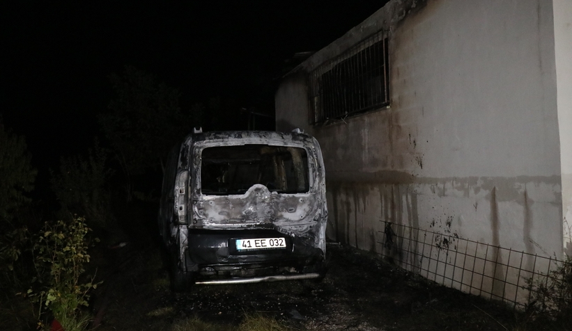 geyve-de-facia-baba-ve-3-cocugu-yanarak-olduvzjiaw5mdd