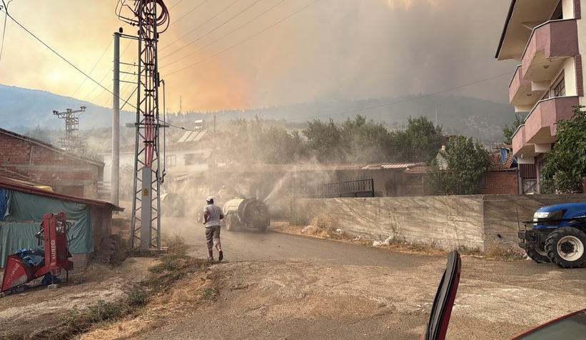 Geyve'deki yangında bir mahalle boşaltılıyor