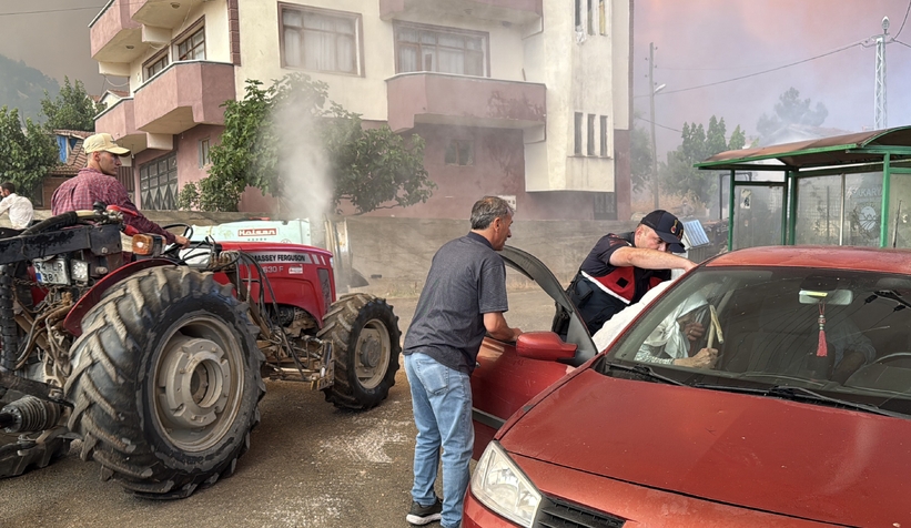 Geyve'deki yangında bir mahalle boşaltılıyor