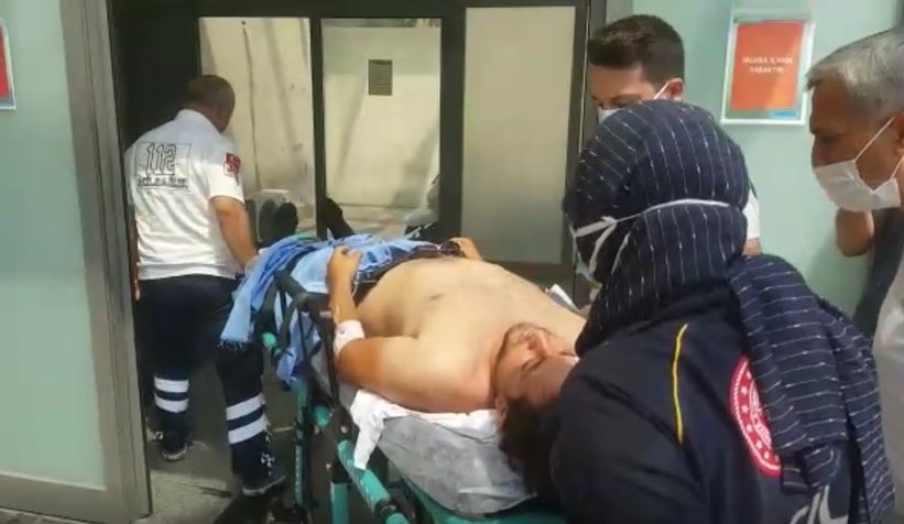 Geyve'de kanlı saldırı, Baba öldü, iki oğlu yaralı